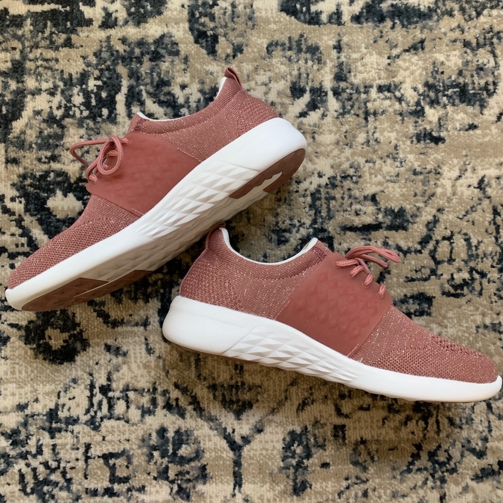 Mauve/sparkle tennis shoes
